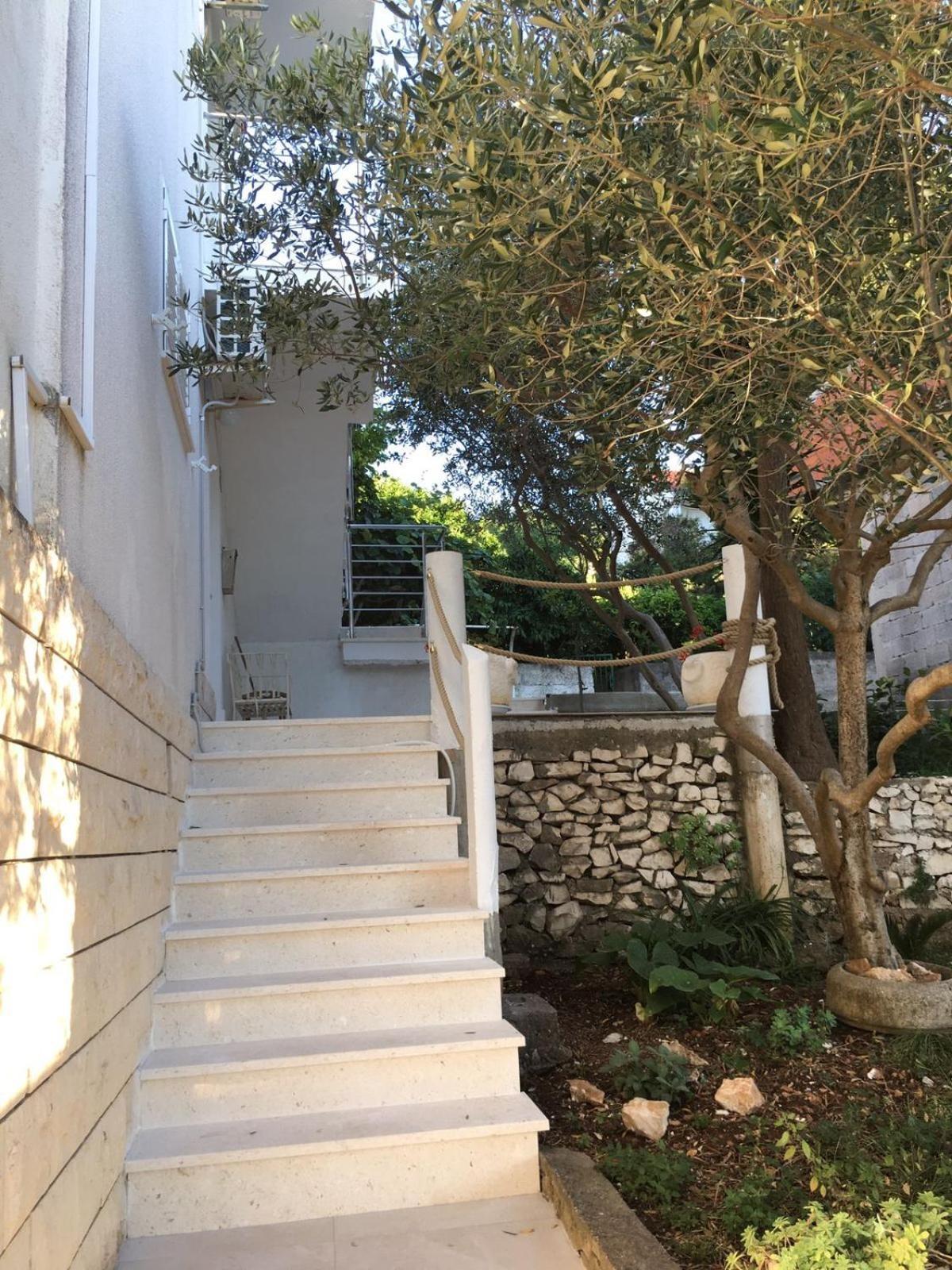 Apartments Ivan 斯拉汀 外观 照片